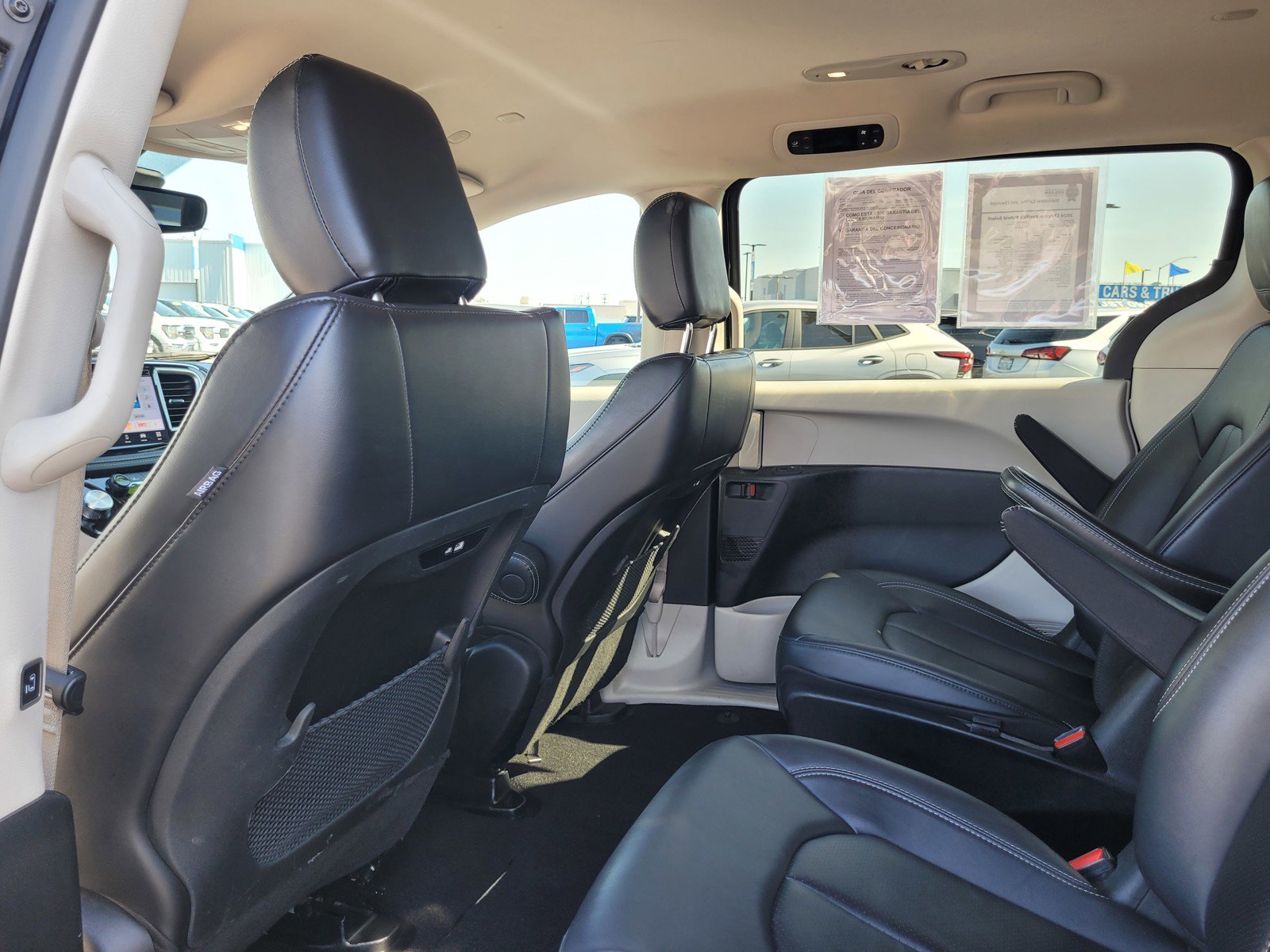 Used 2024 Chrysler Pacifica Limited FWD image 14