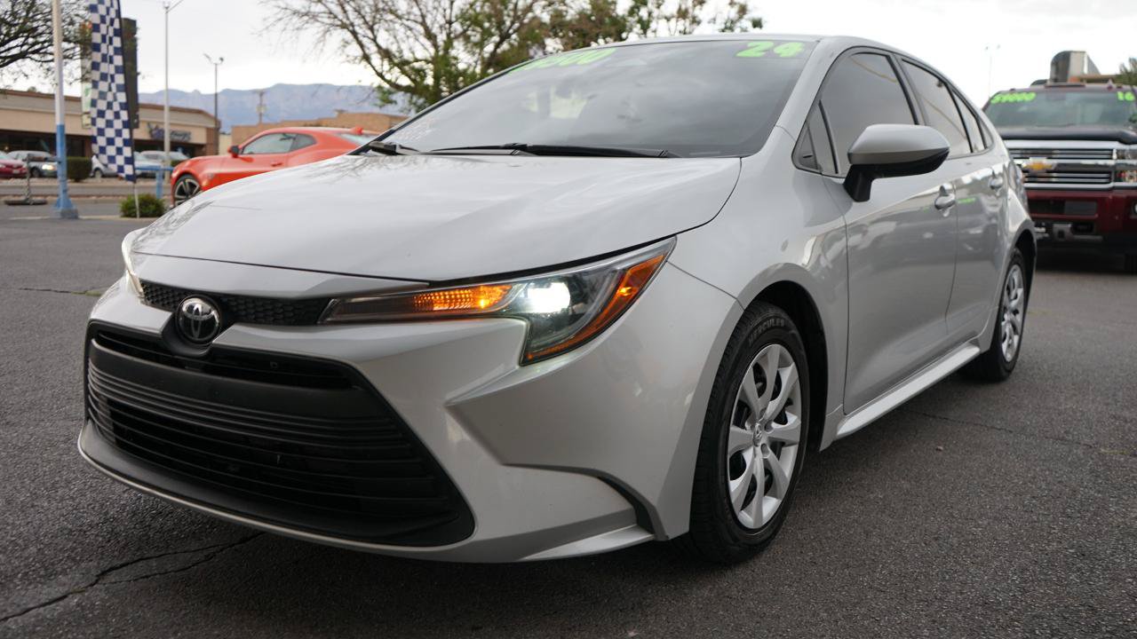 Used 2024 Toyota Corolla LE FWD image 7