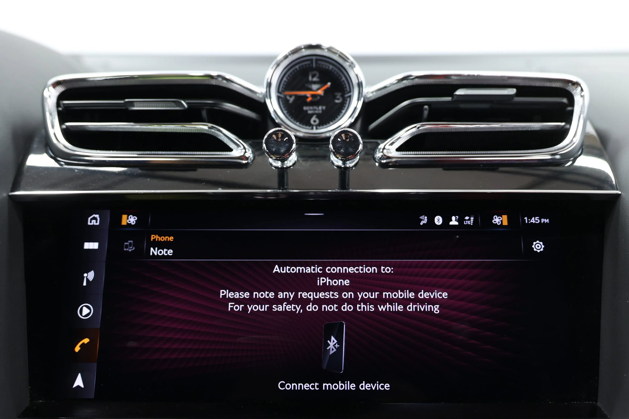 Used 2022 Bentley Bentayga AWD/4WD image 45