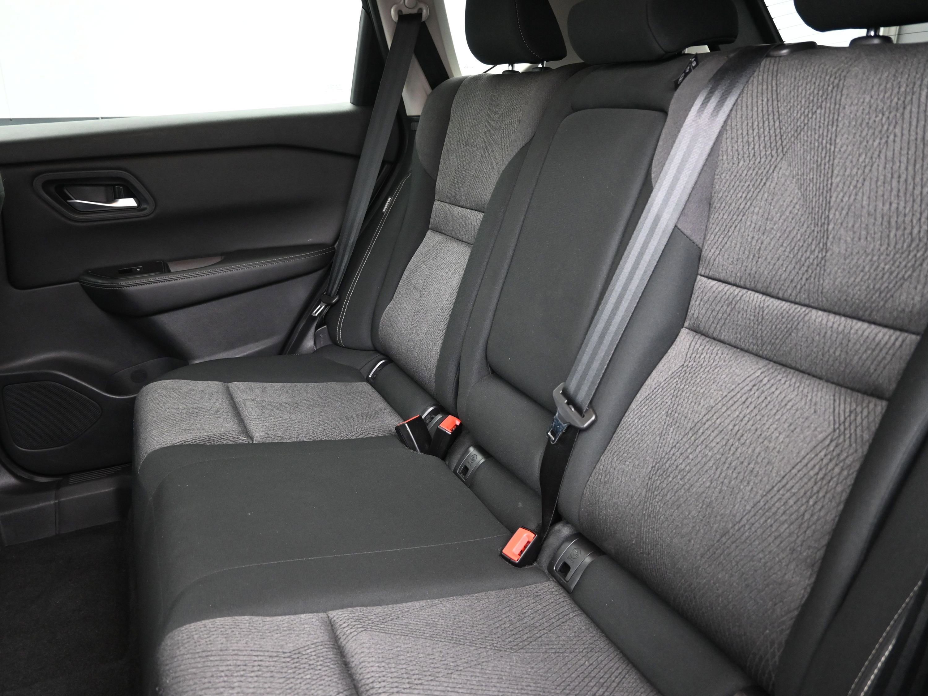 Used 2024 Nissan Rogue SV image 21