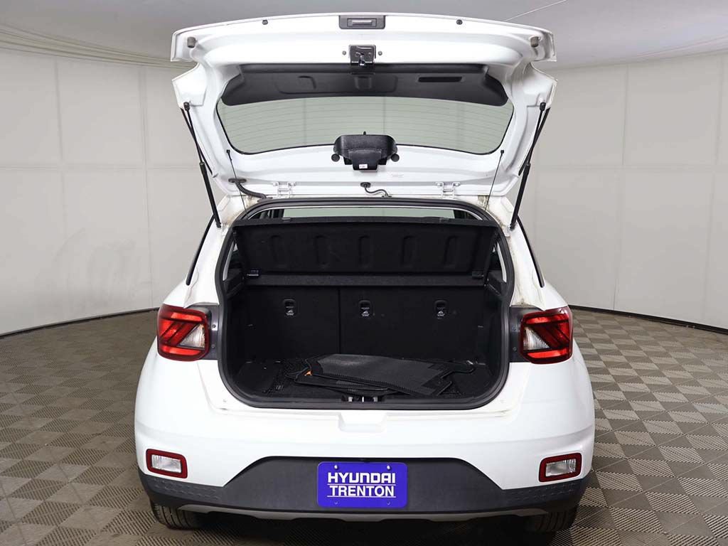Certified 2024 Hyundai Venue SEL FWD image 14