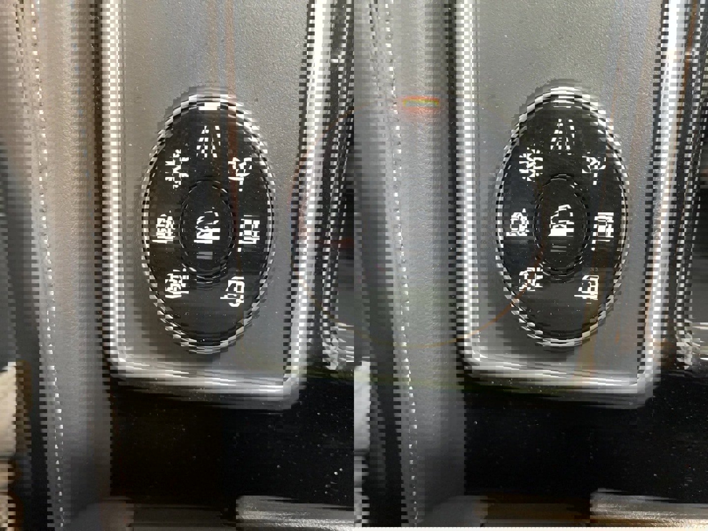 Used 2025 Nissan Pathfinder SL w/ SL Premium Package image 14