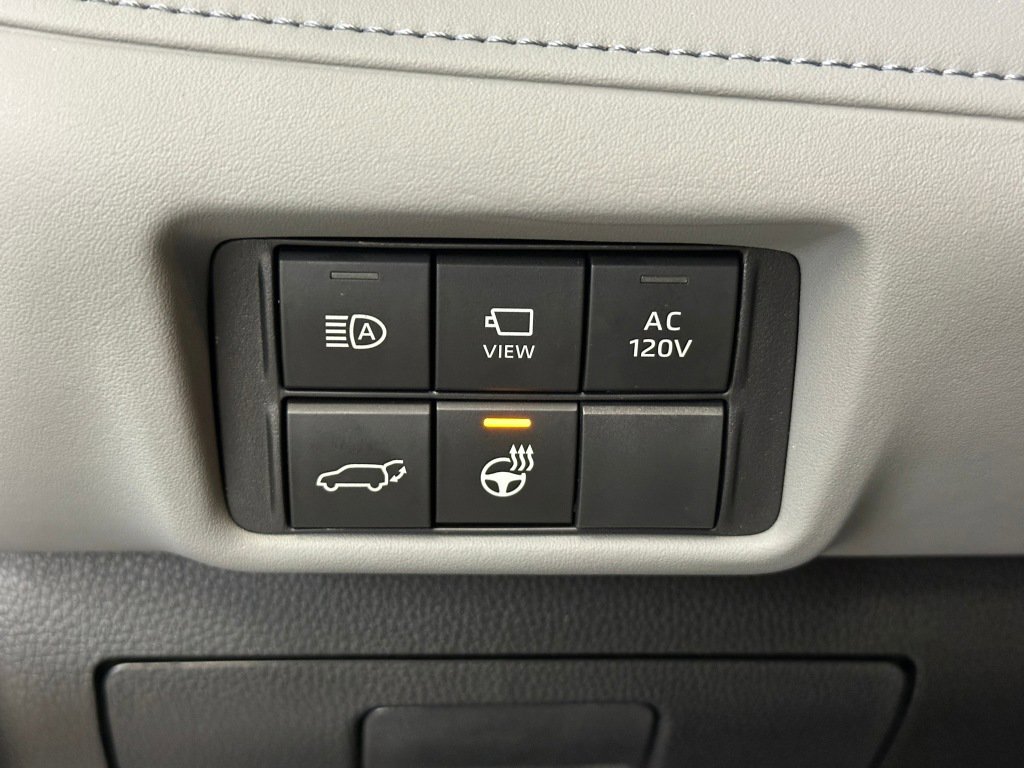 Used 2024 Toyota Highlander Platinum image 14