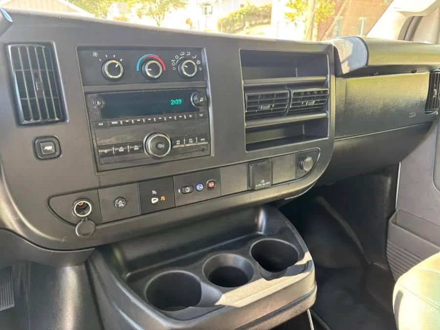 Used 2019 Chevrolet Express 2500 Extended image 19