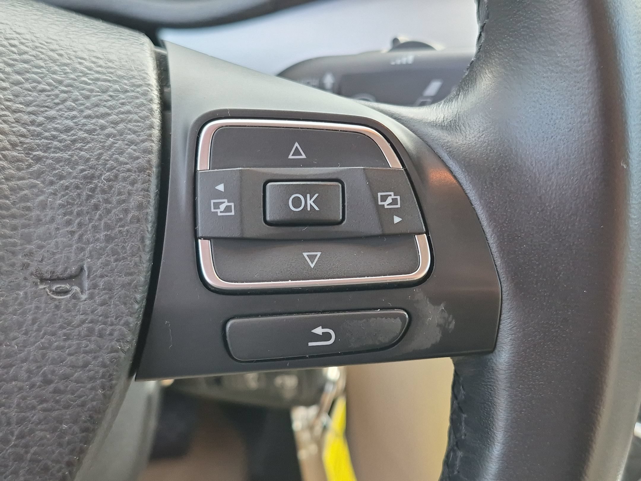 Used 2012 Volkswagen Passat 2.5 SE FWD image 18