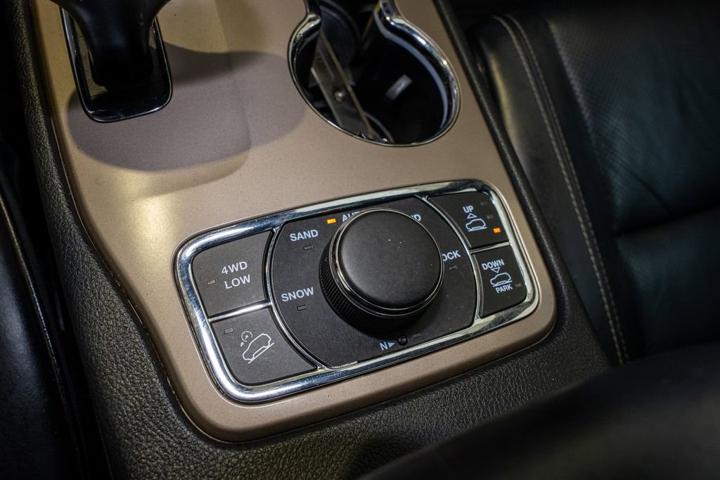 Used 2015 Jeep Grand Cherokee Overland w/ Advanced Technology Group image 19