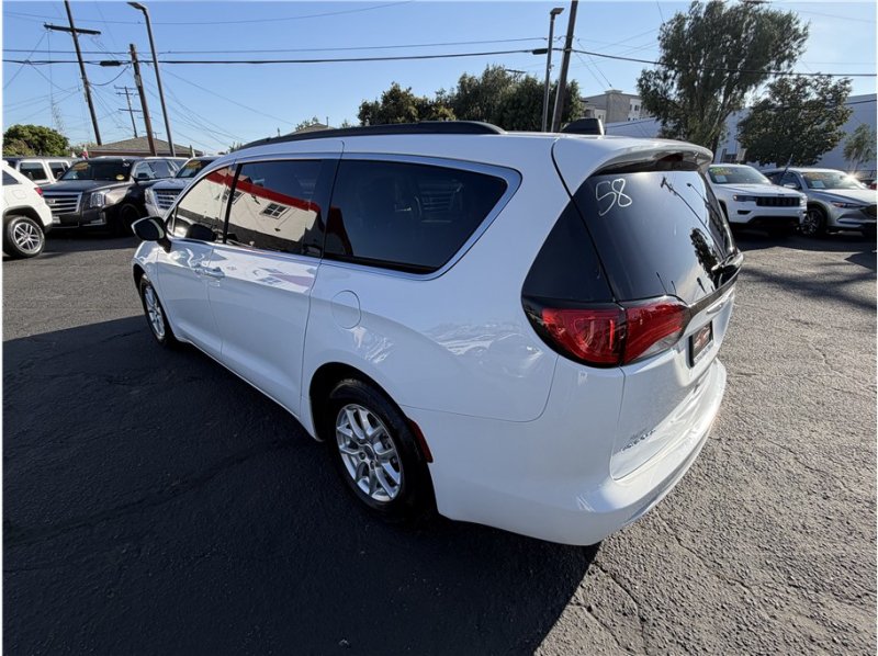 Used 2021 Chrysler Voyager Lxi FWD image 4