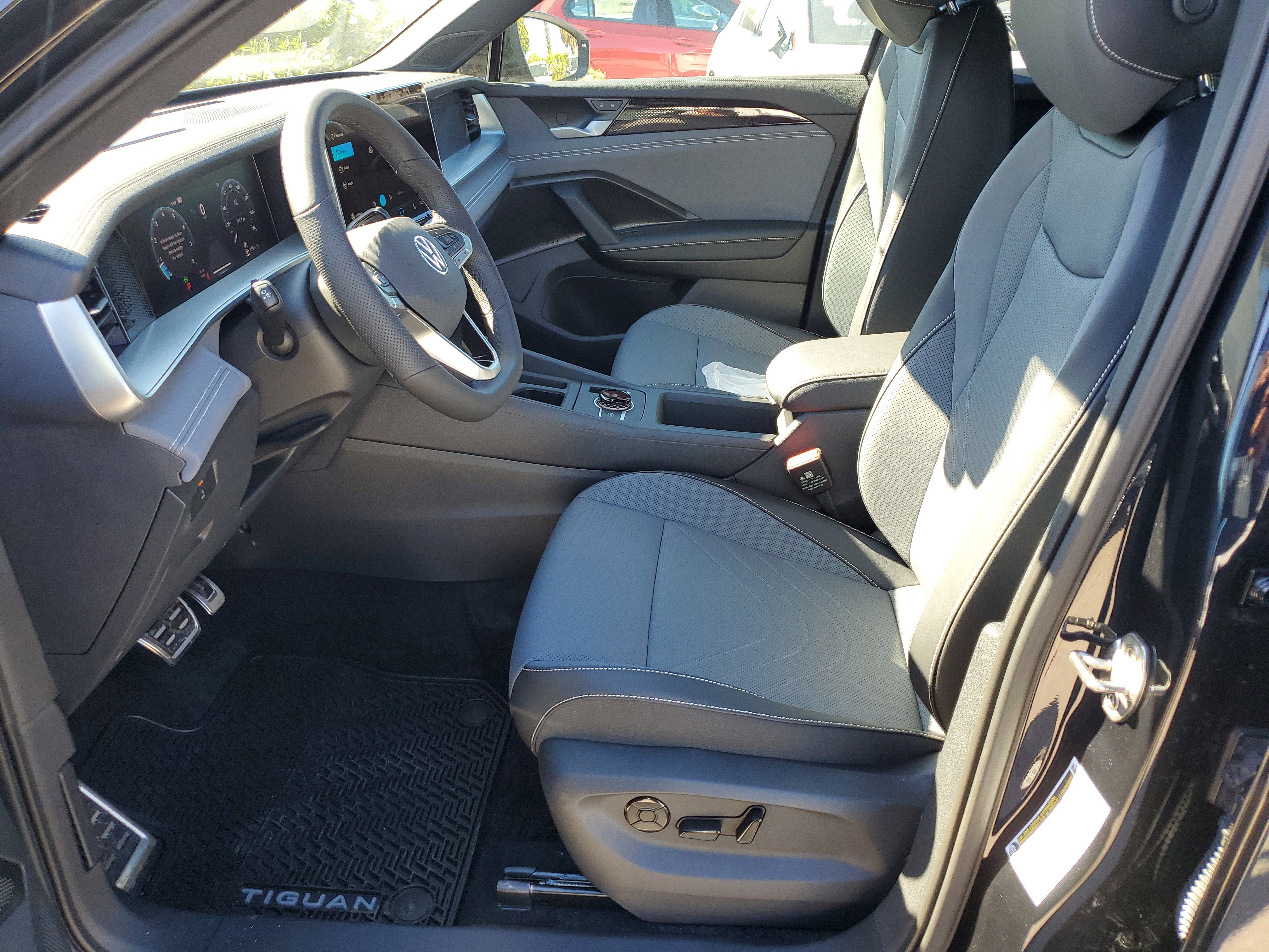 New 2026 Volkswagen Tiguan SE R-Line image 14