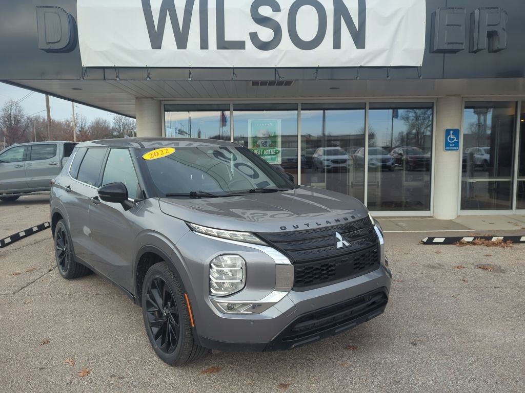 Used 2022 Mitsubishi Outlander SE image 1