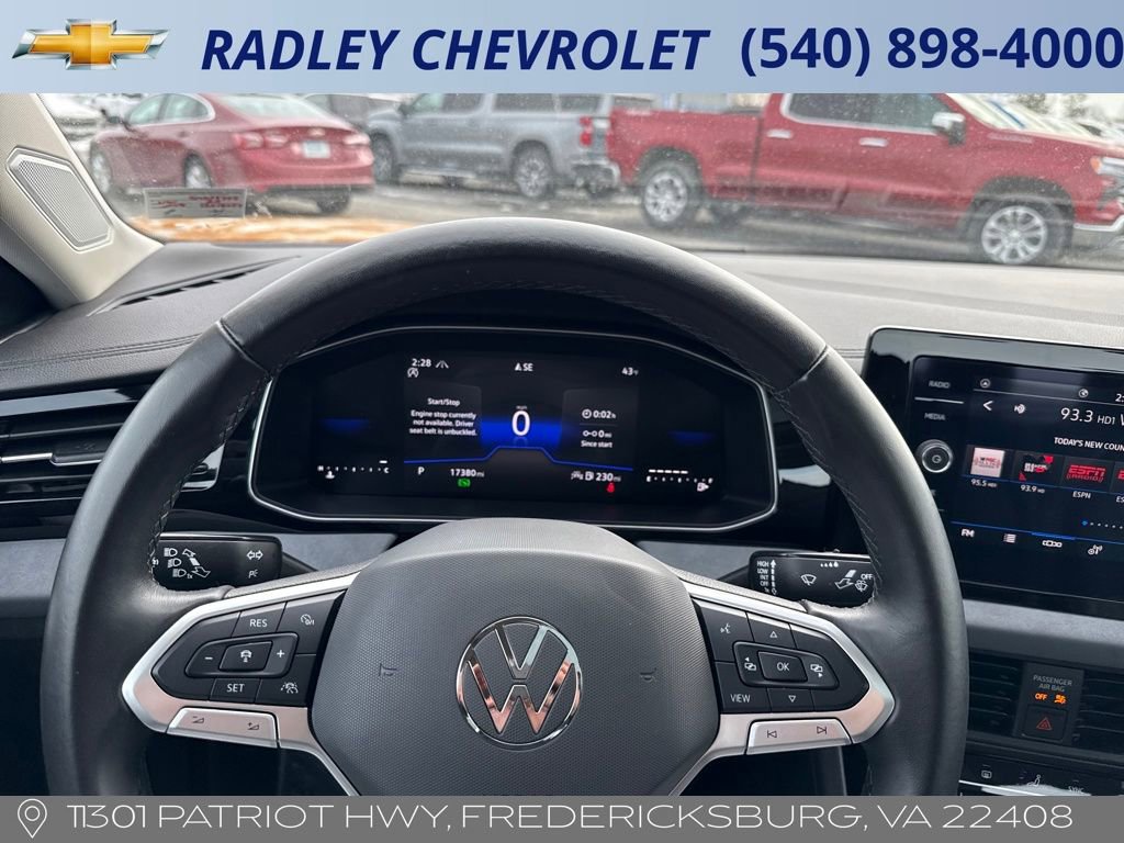 Used 2025 Volkswagen Jetta SE image 6