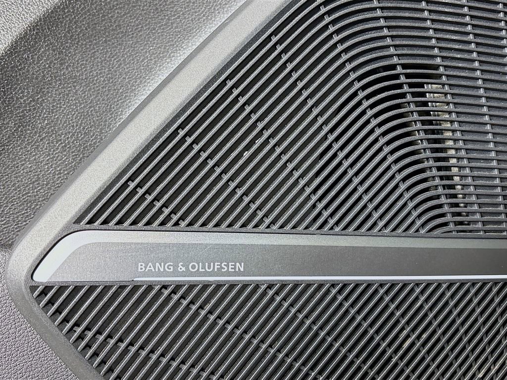 Used 2018 Audi Q5 2.0T Premium Plus w/ Premium Plus Package AWD/4WD image 21