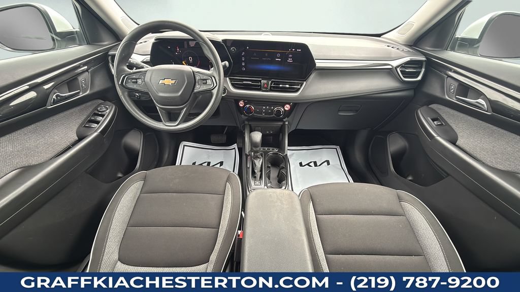 Used 2025 Chevrolet TrailBlazer LT AWD/4WD image 40