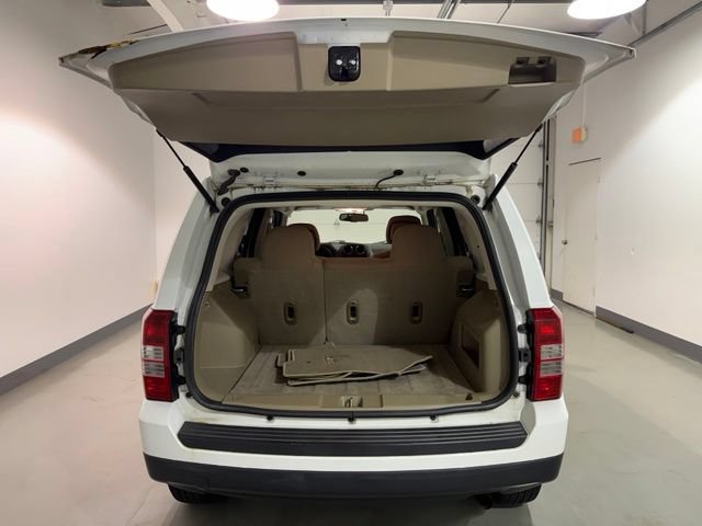Used 2017 Jeep Patriot Latitude FWD image 8