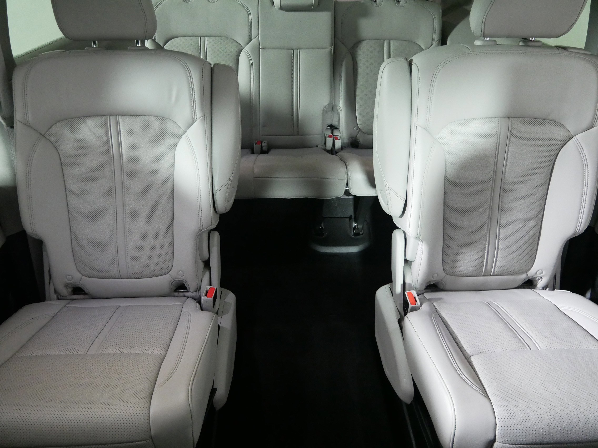 Used 2022 Jeep Wagoneer Series III w/ Premium Group I image 13