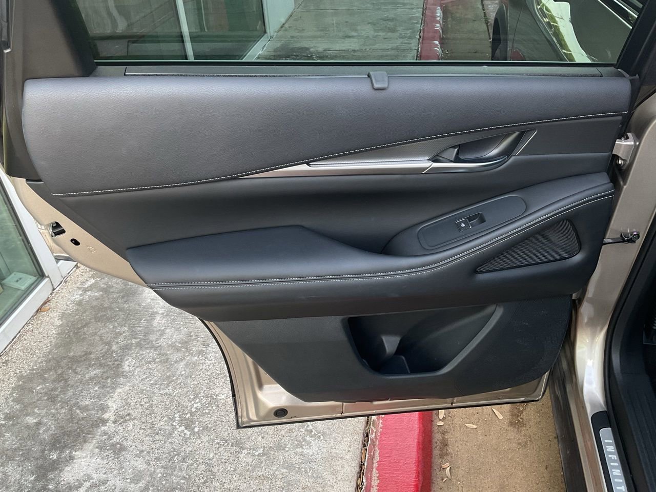 Used 2023 INFINITI QX60 Luxe w/ Cargo Package image 18