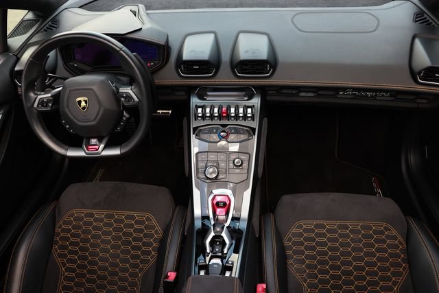 Used 2019 Lamborghini Huracan LP 580-2 RWD image 2
