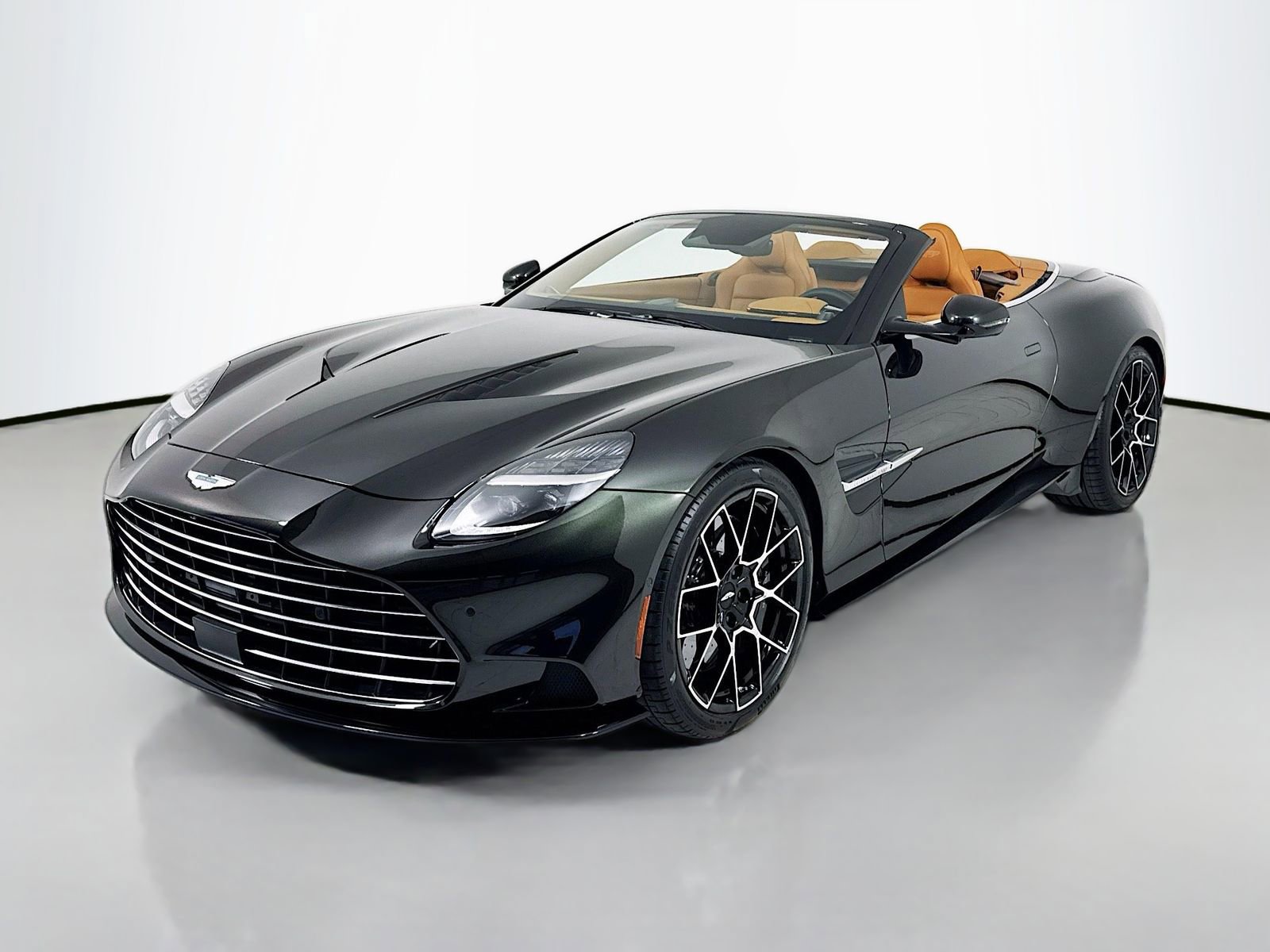 Used 2026 Aston Martin Vanquish Convertible RWD image 3