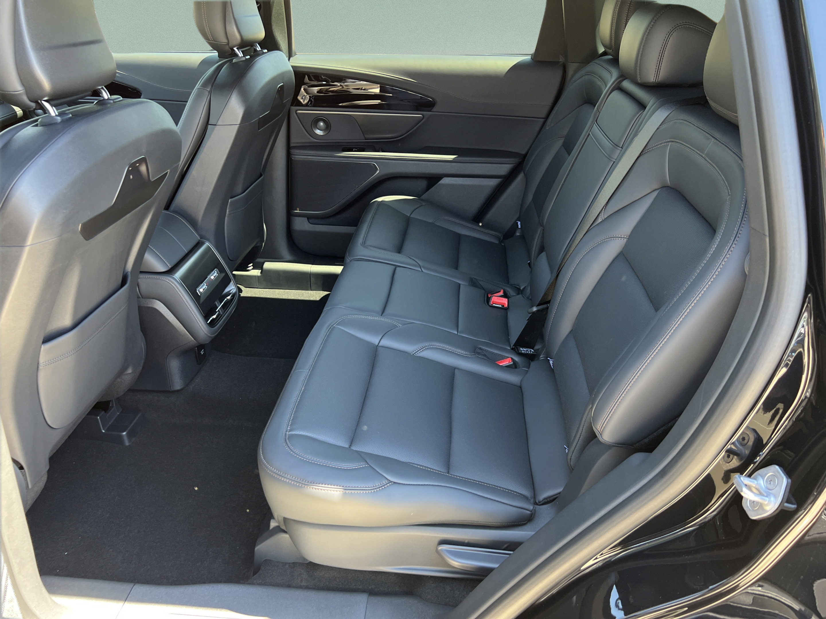 New 2025 Lincoln Nautilus Premier w/ Equipment Group 102A AWD/4WD image 22