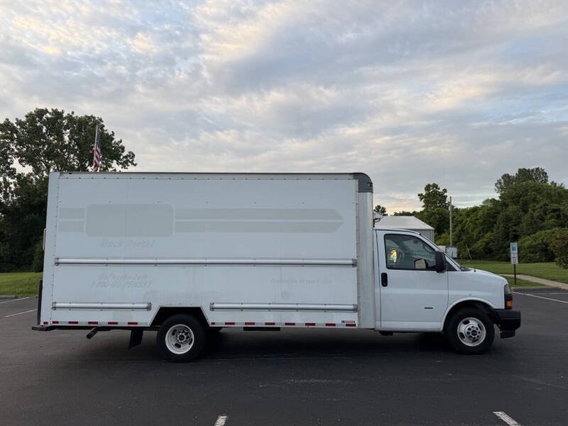 Used 2018 GMC Savana 3500 Extended w/ Driver Convenience Package RWD image 5