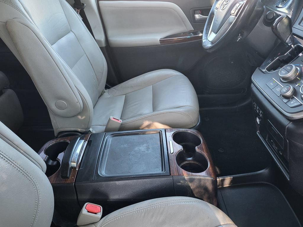 Used 2017 Toyota Sienna Limited Premium FWD image 24