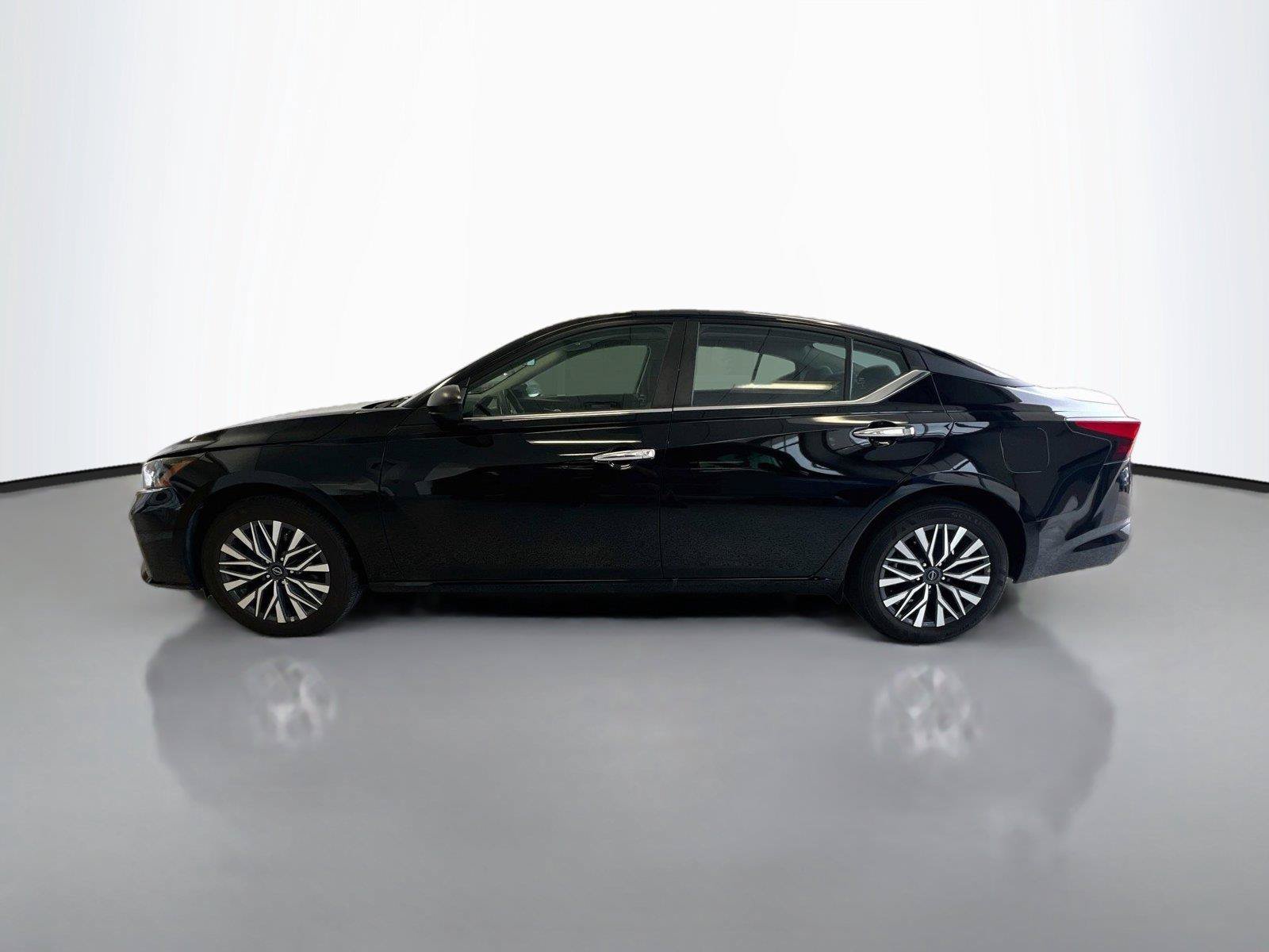 Used 2025 Nissan Altima 2.5 SV AWD/4WD image 8