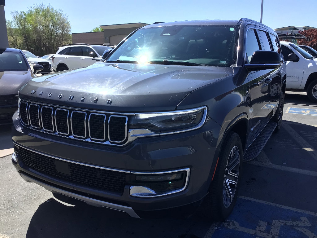 Used 2024 Jeep Wagoneer L Series II RWD image 2