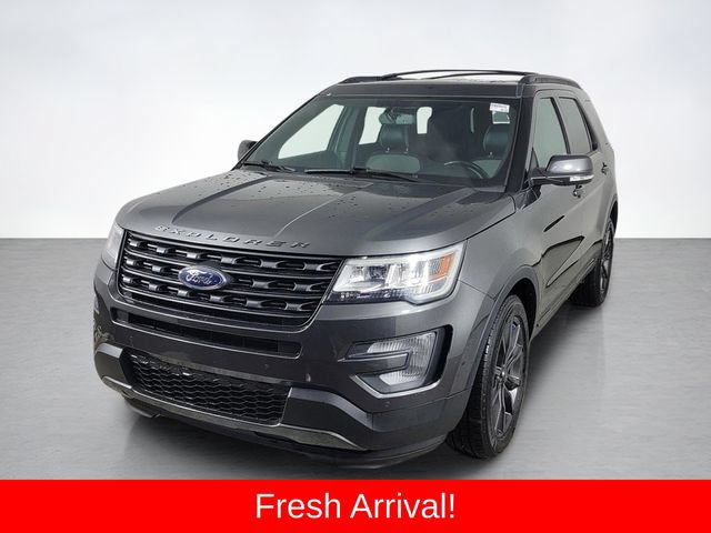 Used 2017 Ford Explorer XLT w/ Equipment Group 202A AWD/4WD image 7