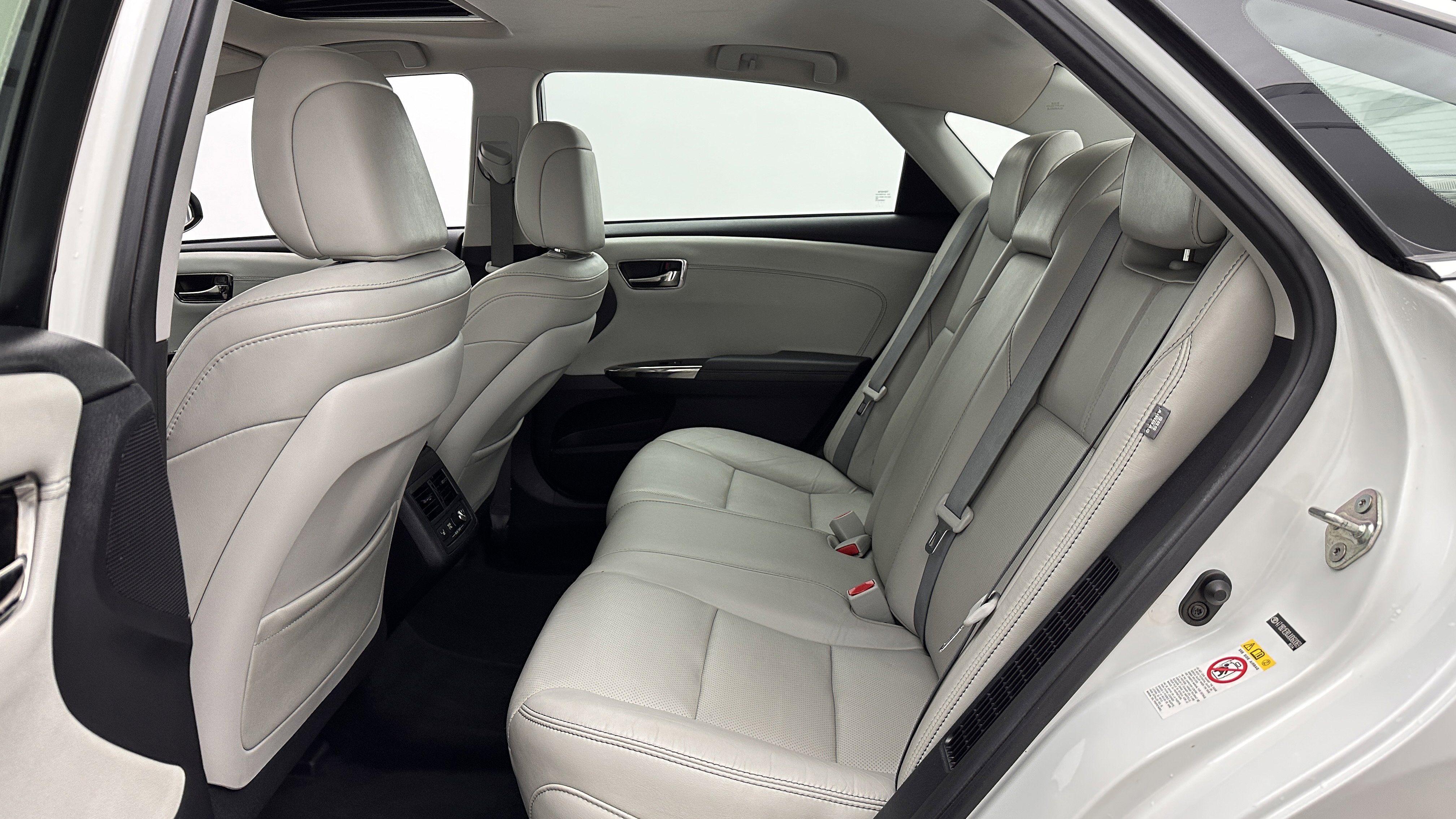 Used 2018 Toyota Avalon Limited w/ Protection Package FWD image 26