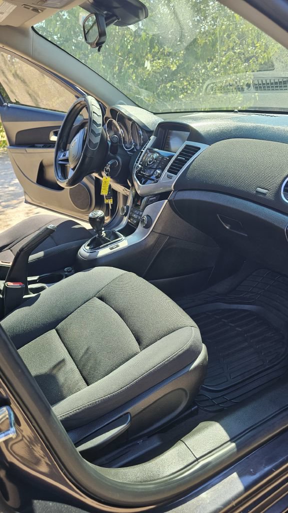 Used 2015 Chevrolet Cruze LT w/ RS Package FWD image 12