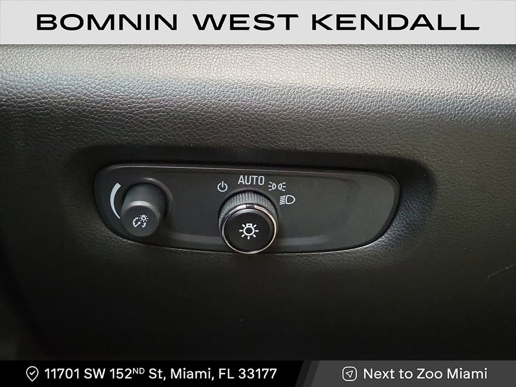 Used 2023 Chevrolet Traverse RS image 27