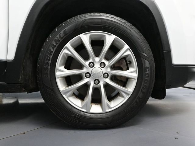 Used 2019 Jeep Cherokee Latitude w/ Popular Appearance Group image 15