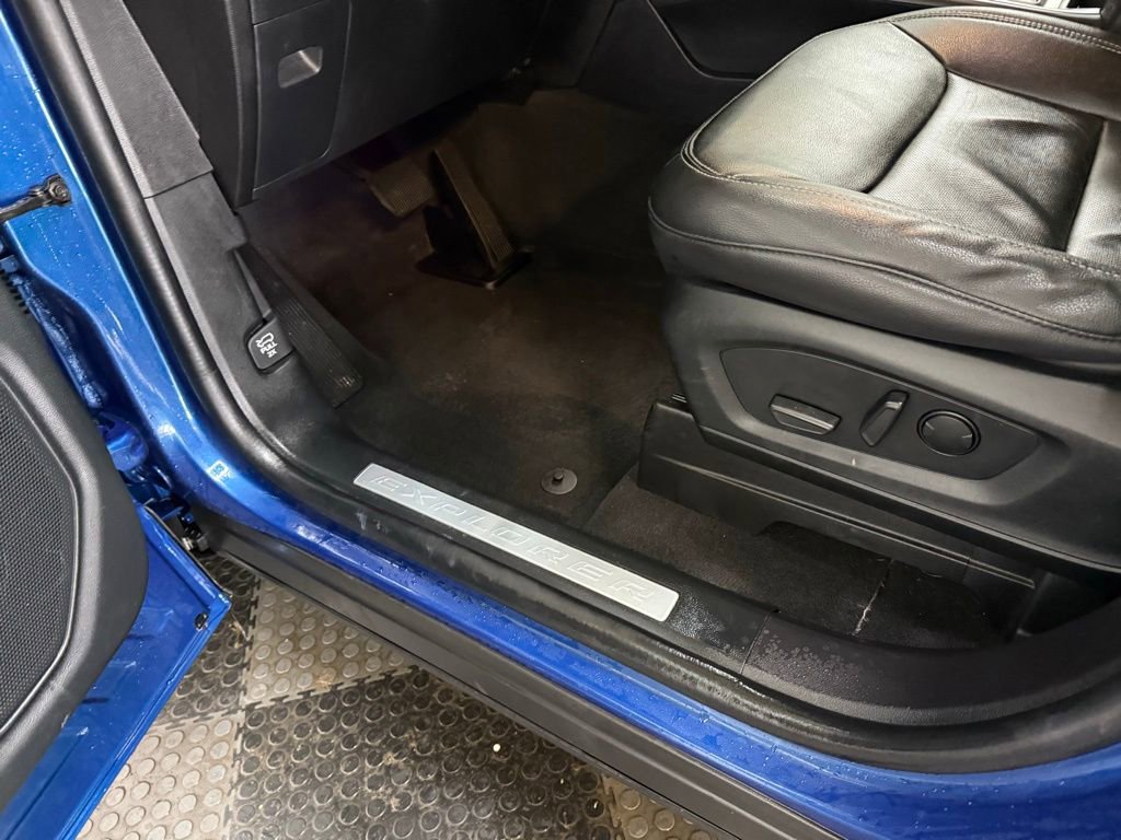 Used 2022 Ford Explorer Limited w/ Equipment Group 301A image 25