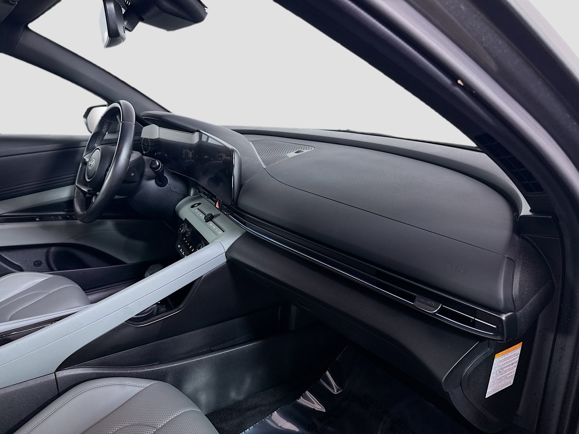 Used 2024 Hyundai Elantra Limited image 30