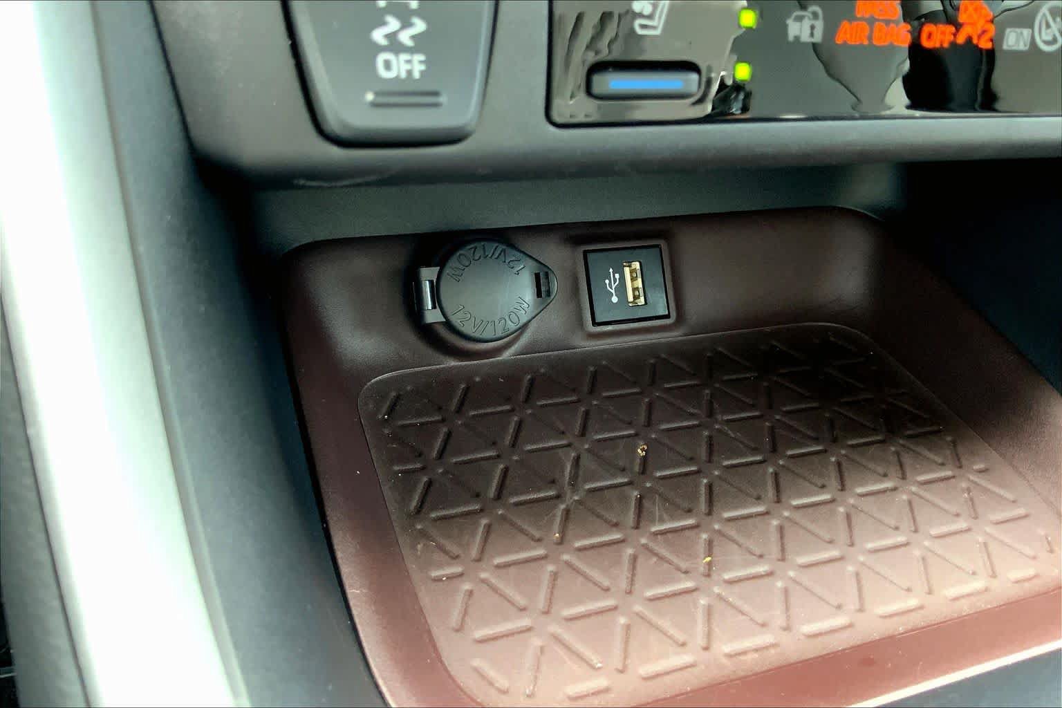 Used 2025 Toyota RAV4 Limited FWD image 34