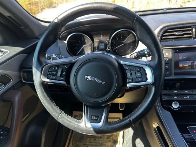 Used 2017 Jaguar F-PACE S image 28