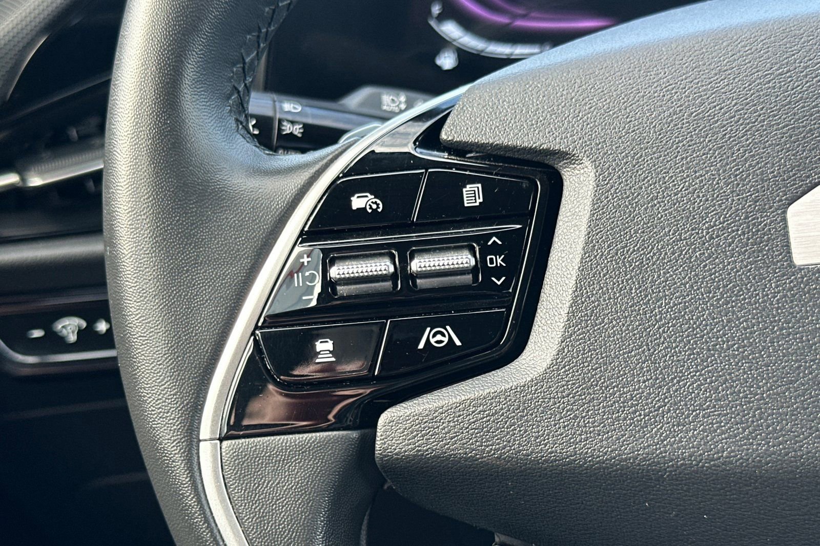 Used 2023 Kia Niro EX image 35