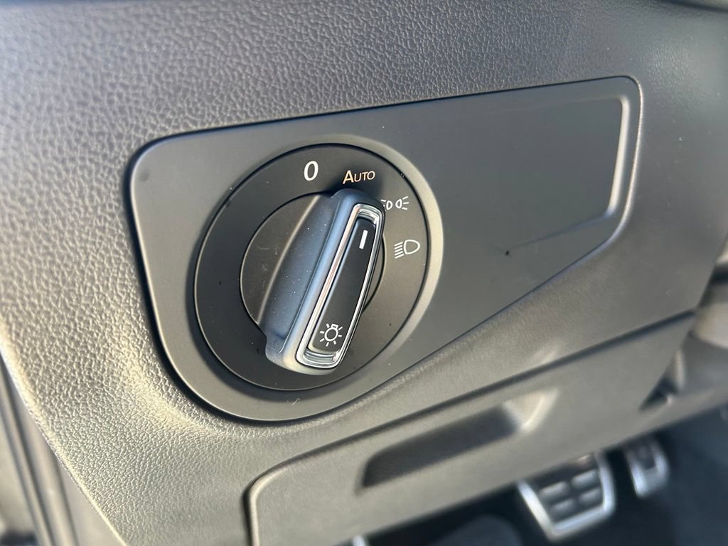 Certified 2023 Volkswagen Tiguan SE R-Line FWD image 47