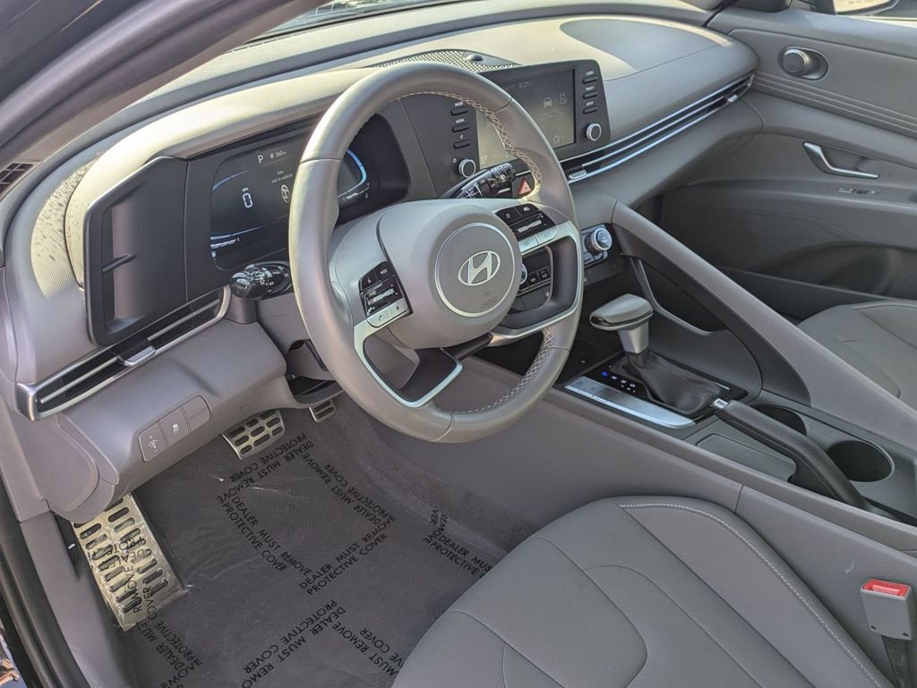 Certified 2025 Hyundai Elantra Sport image 13