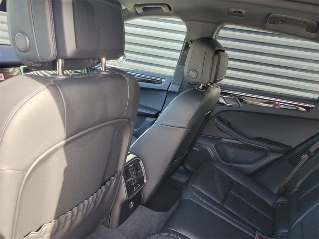 Certified 2025 Porsche Macan image 14