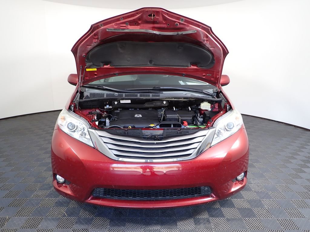 Used 2015 Toyota Sienna XLE w/ XLE Navigation Package image 11