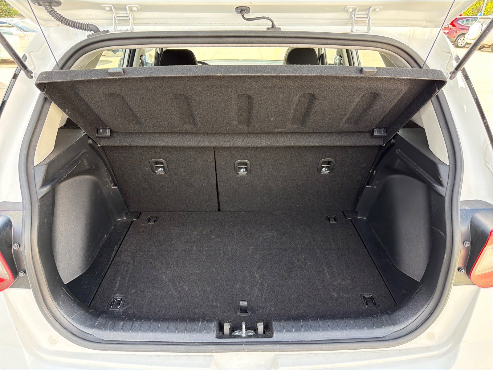 Used 2025 Hyundai Venue SEL image 33