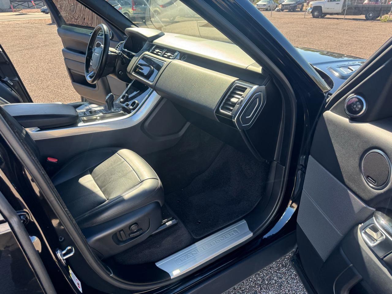 Used 2020 Land Rover Range Rover Sport HSE image 44
