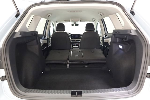 Used 2025 Volkswagen Taos SE image 32