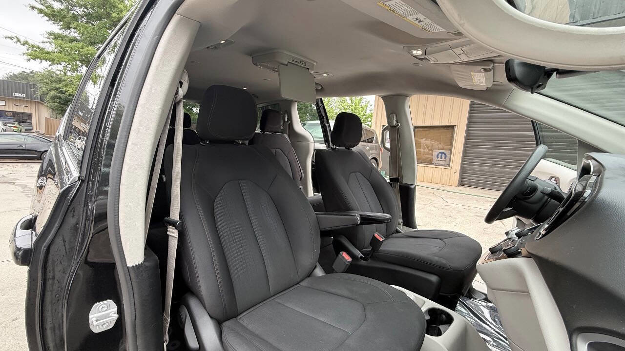 Used 2017 Chrysler Pacifica Touring FWD image 76