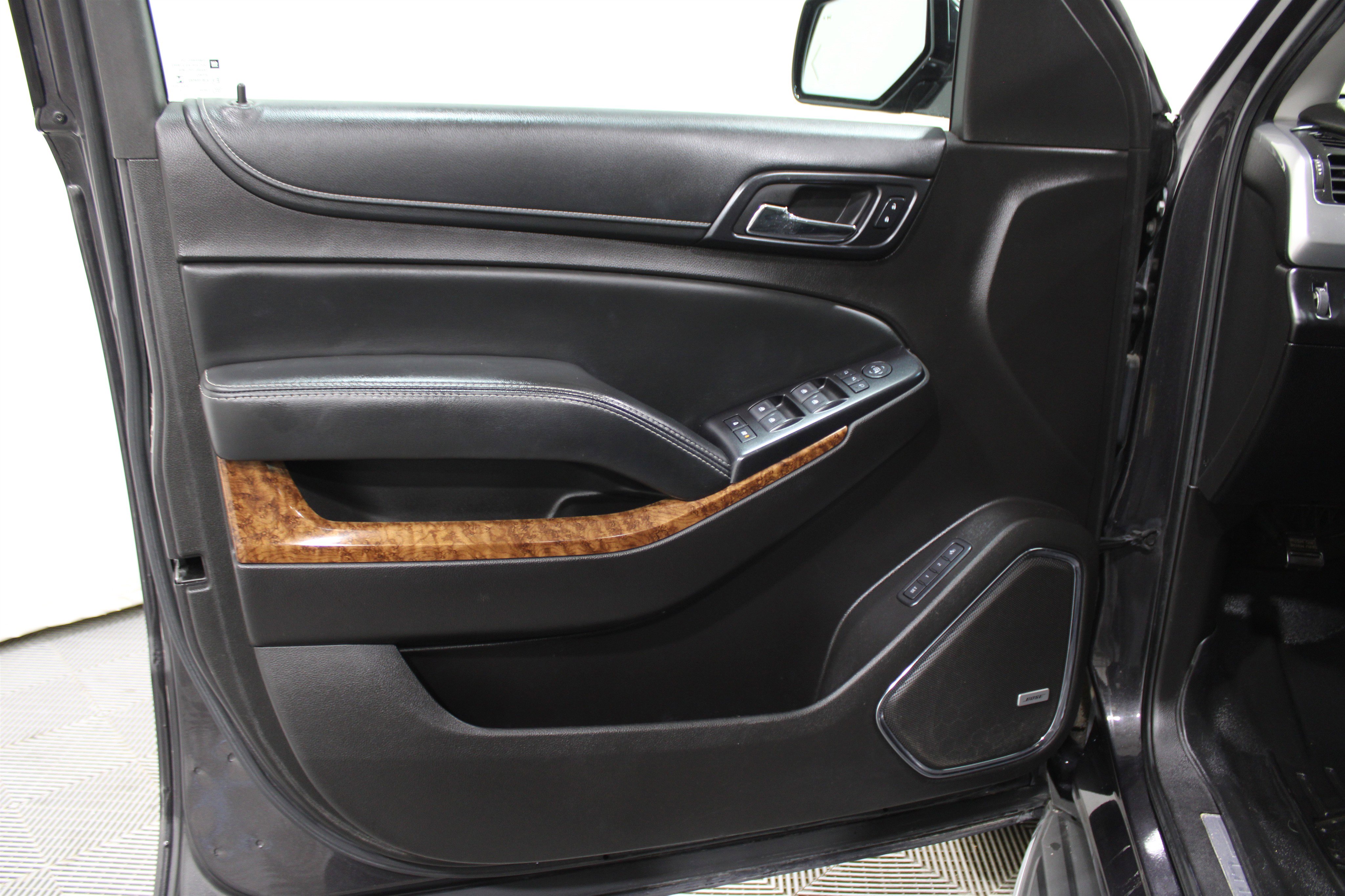 Used 2016 Chevrolet Suburban LTZ image 6