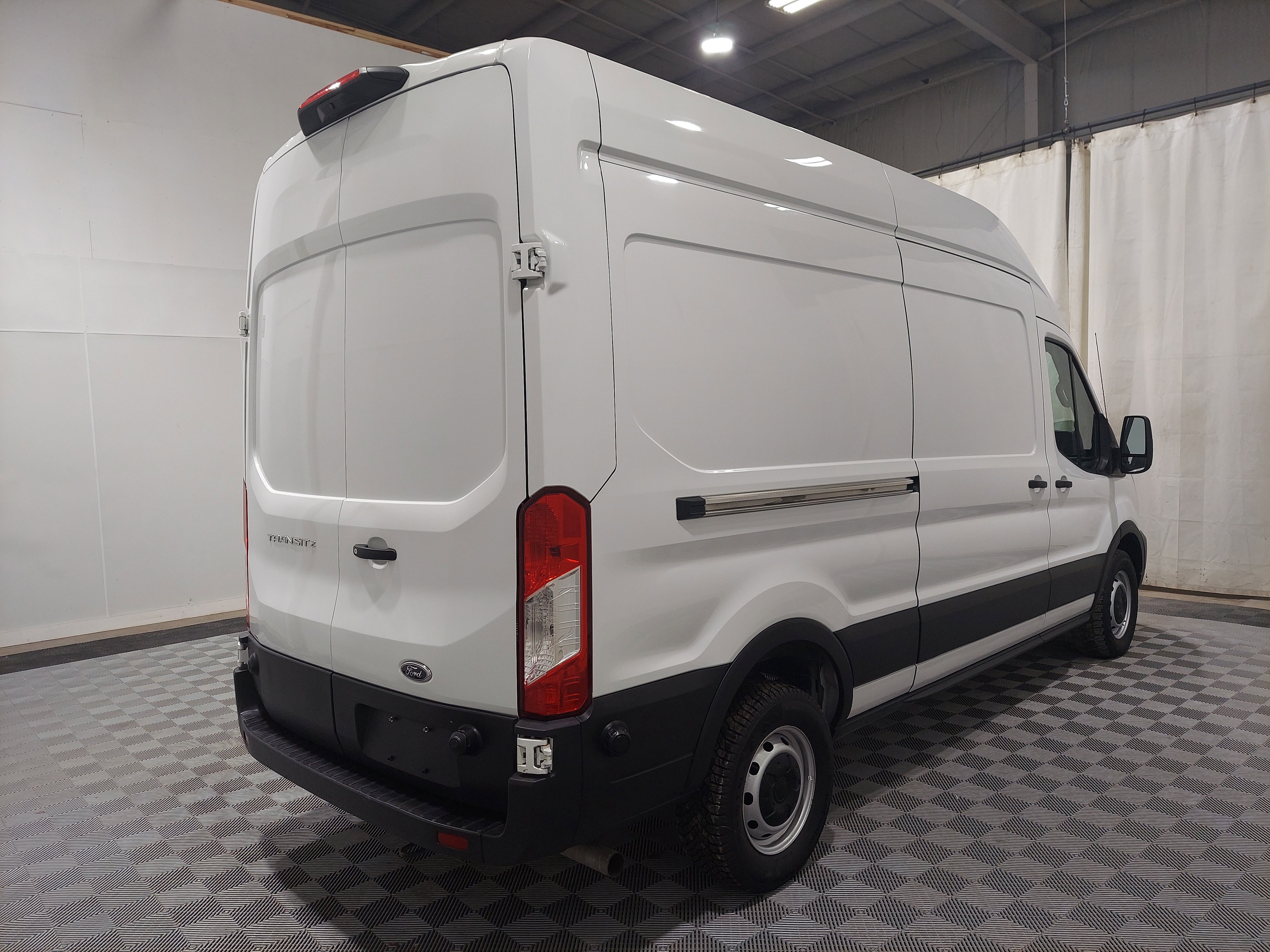 Used 2024 Ford Transit 250 148 High Roof RWD image 3