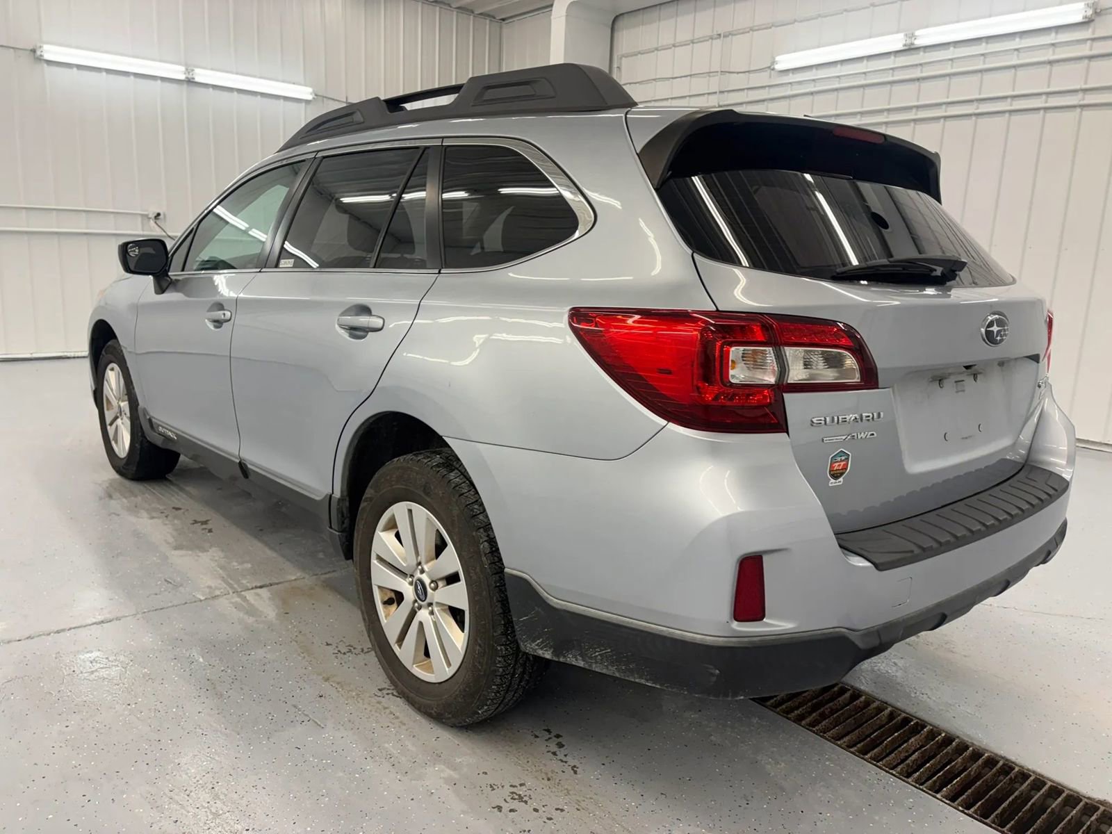 Used 2017 Subaru Outback 2.5i AWD/4WD image 6