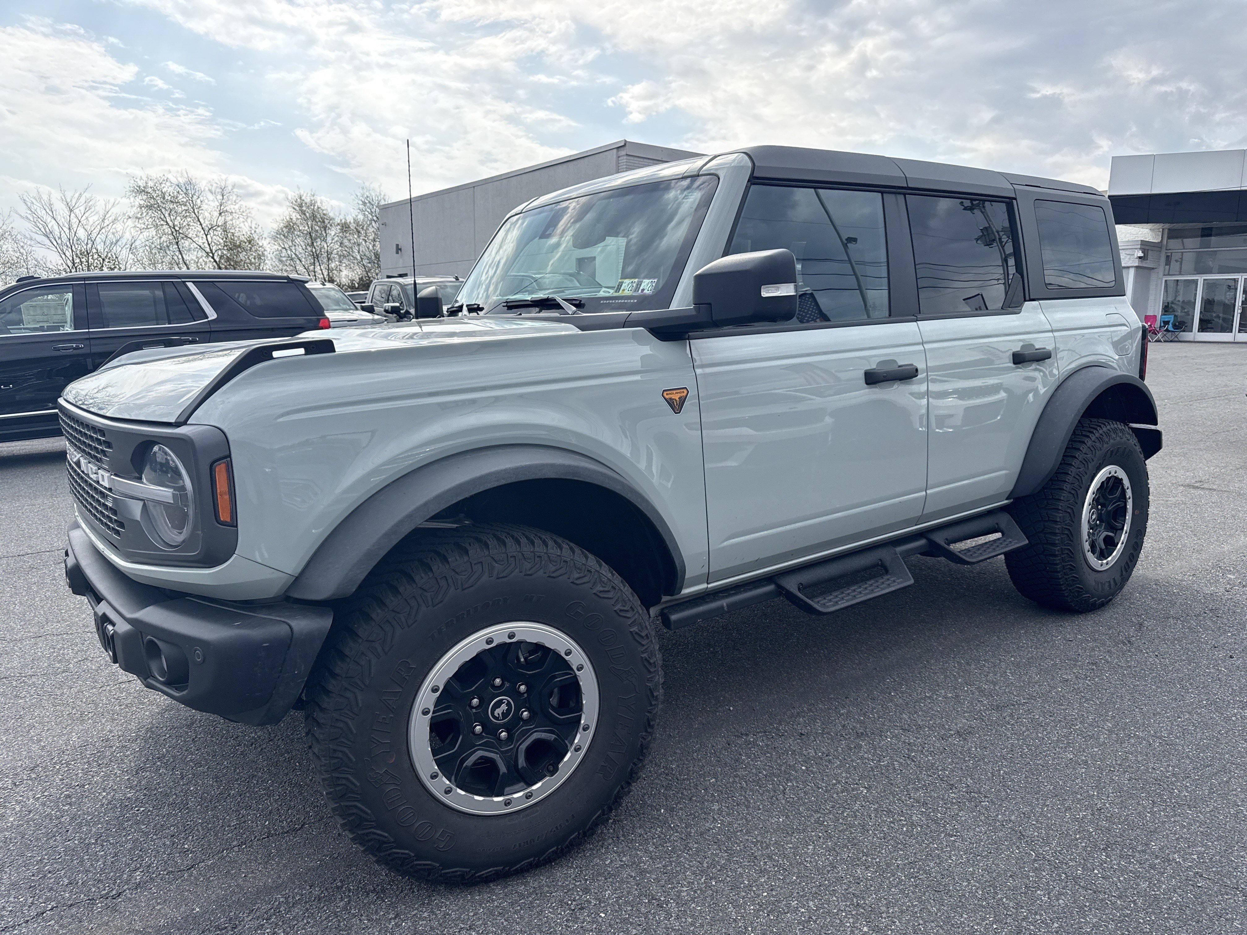 Used 2023 Ford Bronco Badlands w/ Sasquatch Package AWD/4WD image 4