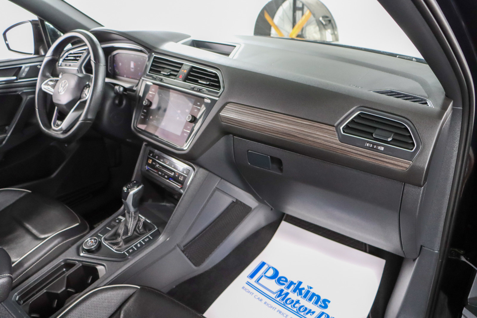 Used 2022 Volkswagen Tiguan SEL R-Line AWD/4WD image 28