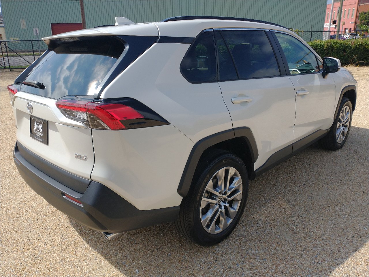 Used 2022 Toyota RAV4 XLE Premium image 20
